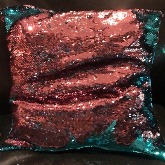 2 Sequined Color Change Throw Pillow Cases NWOTS - Picture 8 of 11